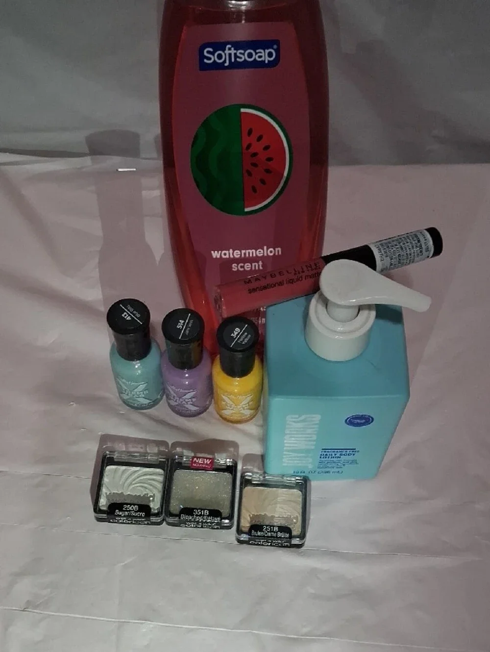 ✨ NIB 9-Piece Beauty & Bath Bundle - Softsoap, BBW, Maybelline, Wet n Wild ✨